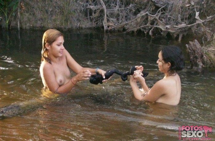 Novinhas safadas chupando as tetas da titia sapatona 5
