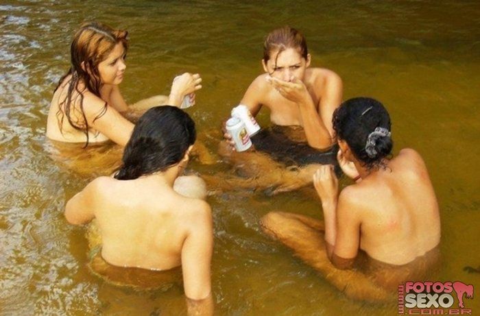Novinhas safadas chupando as tetas da titia sapatona 8